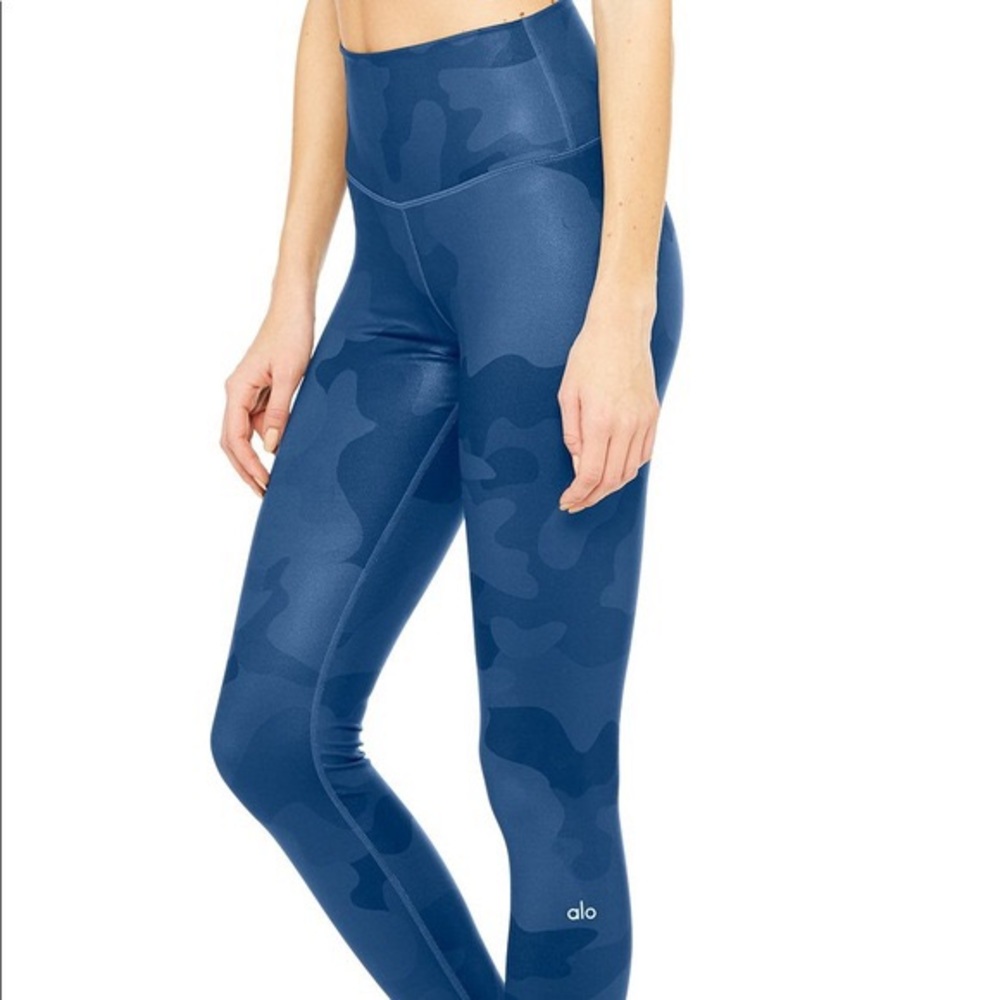 Alo small capri navy camo leggings